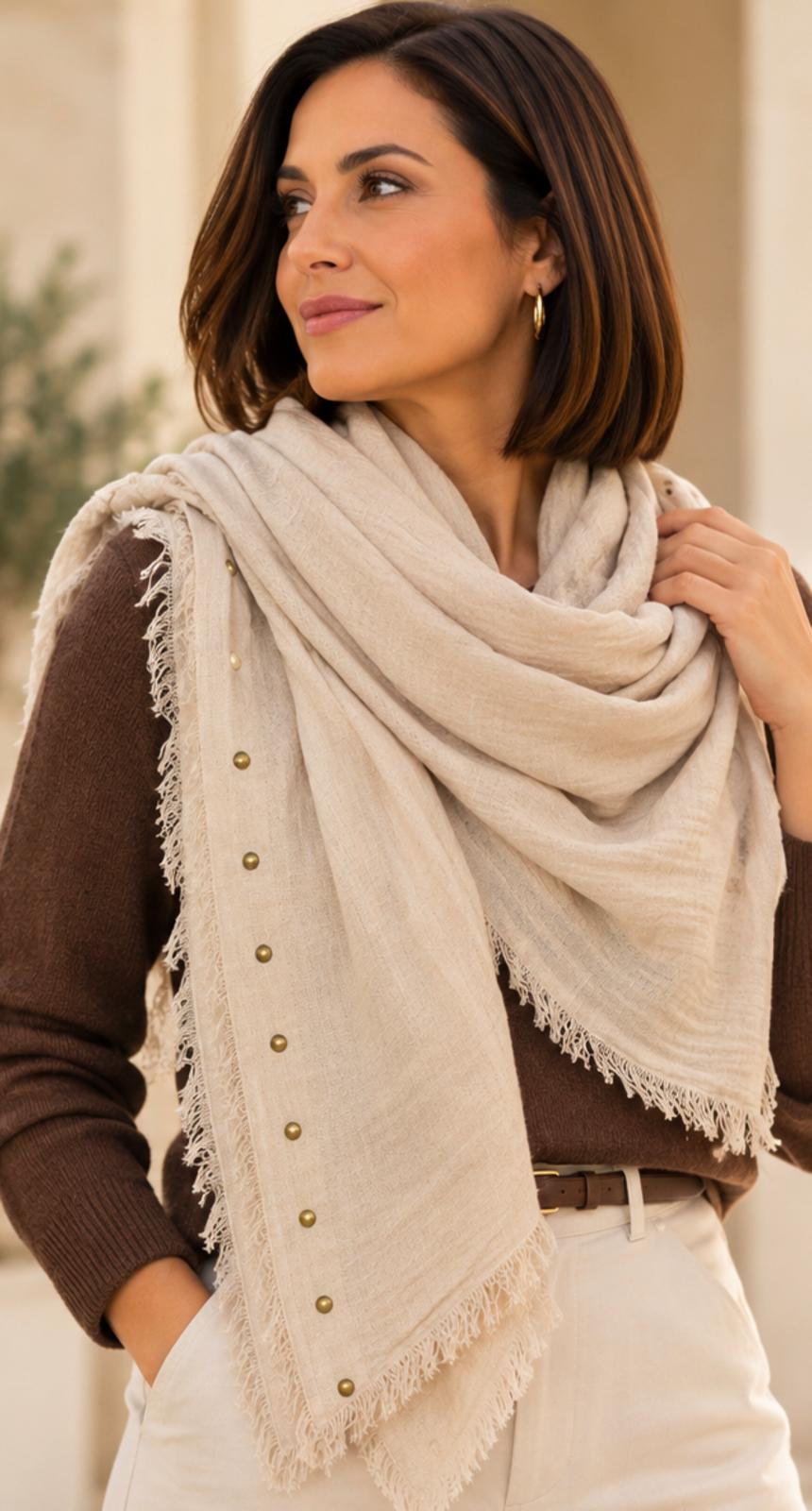 Pañuelo tachas con flecos