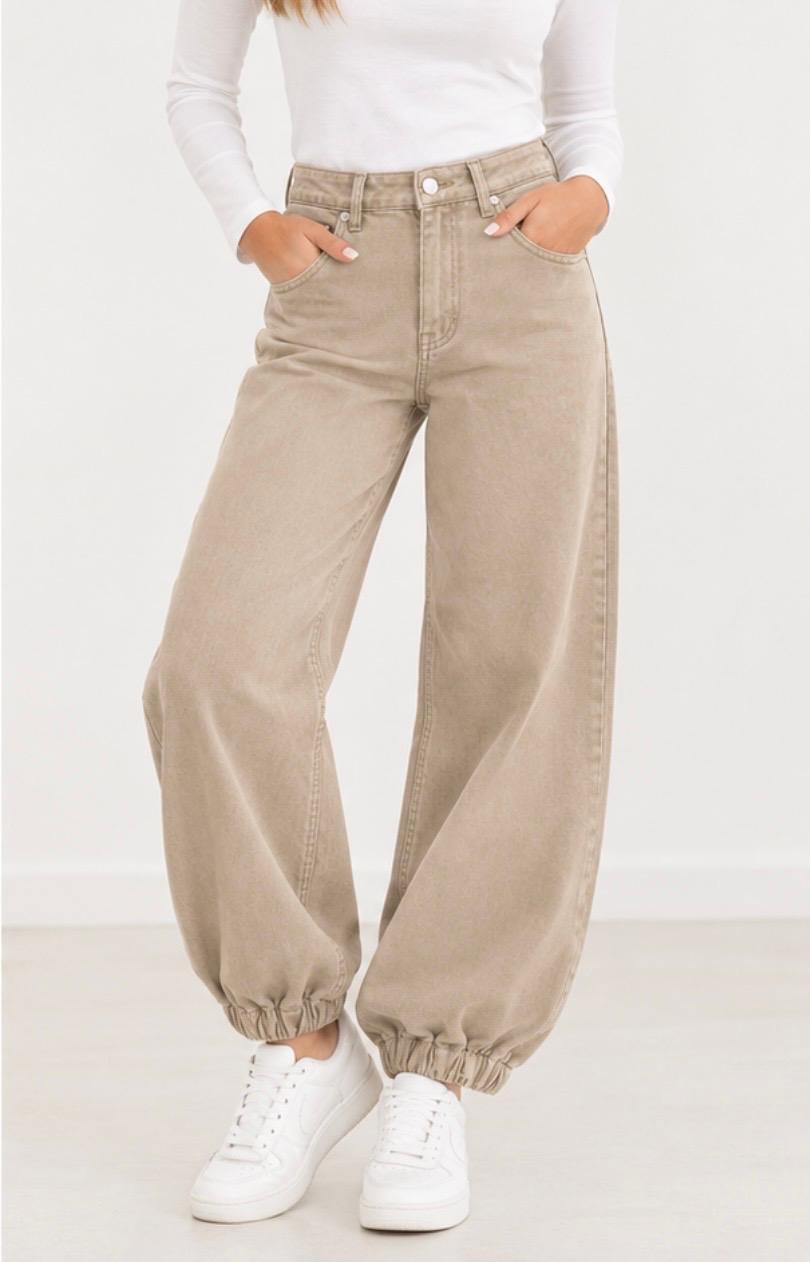 Pantalón beige bombacho